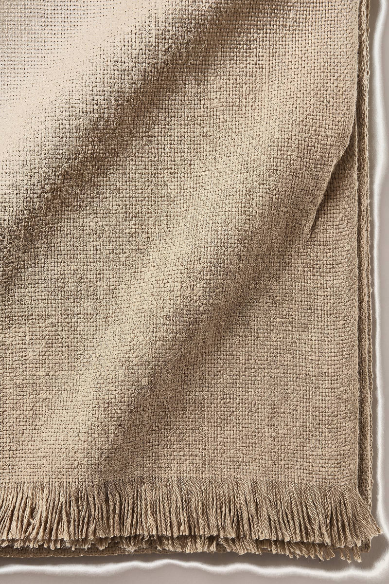 Åke halstørklæde i beige — materialedetalje