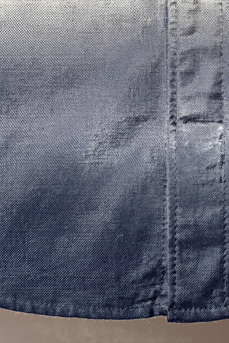 Anton skjorta i marin — tygdetalj