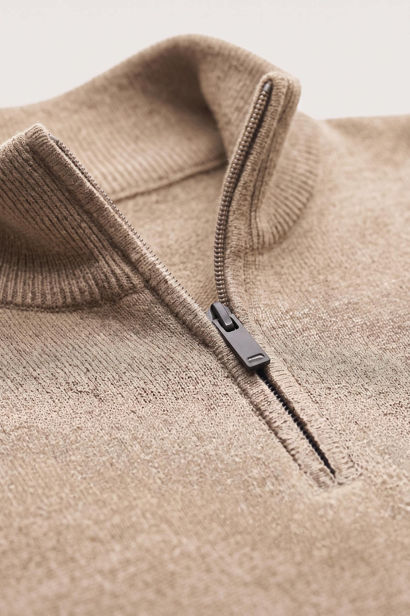 Lund half zip i beige — stofdetalje