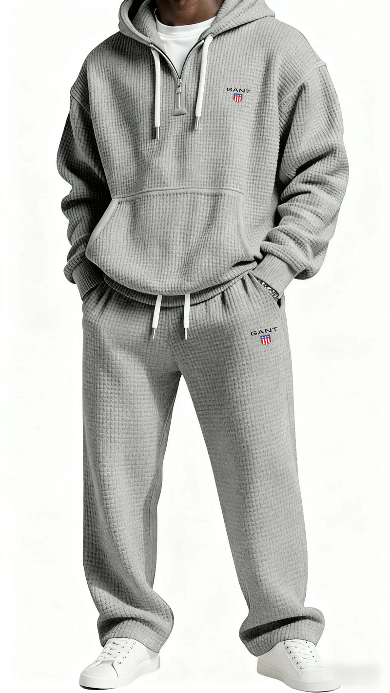 GANT vaffelstrikket sæt i Lysegrå – hoodie og bukser forfra på model