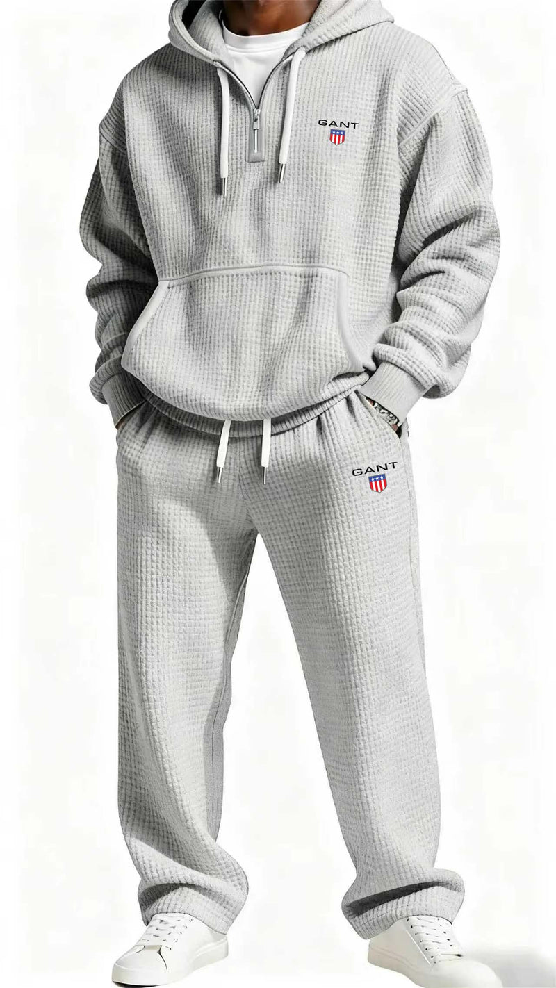 GANT vaffelstrikket sæt i Hvid – hoodie og bukser forfra på model