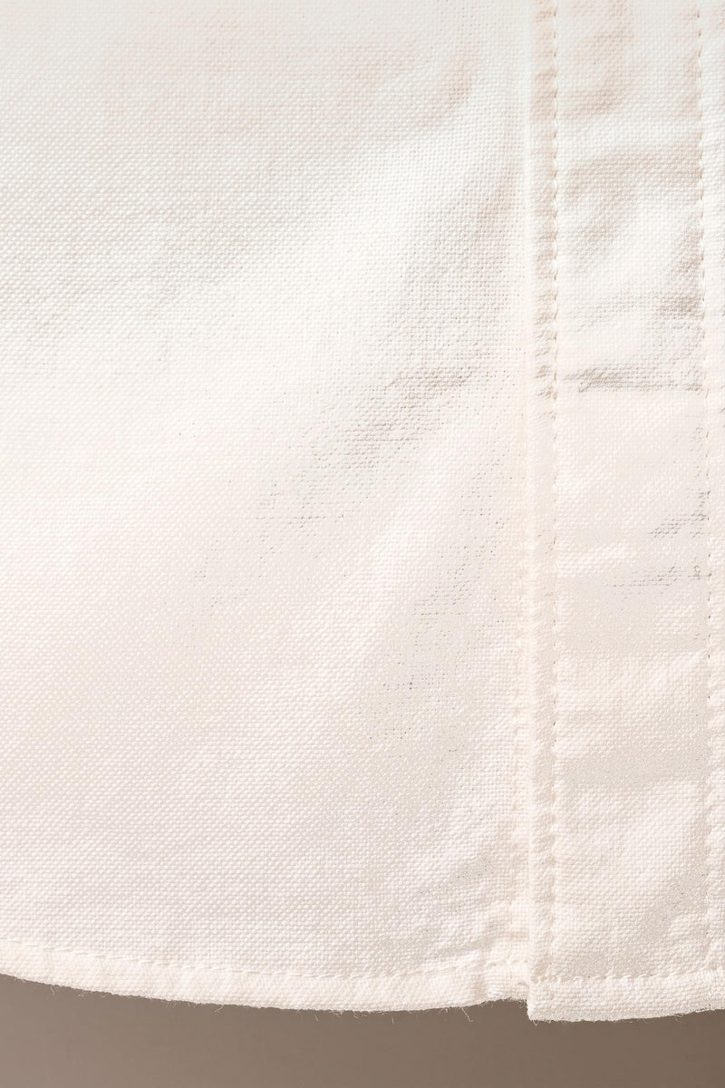 Anton skjorta i off-white — tygdetalj