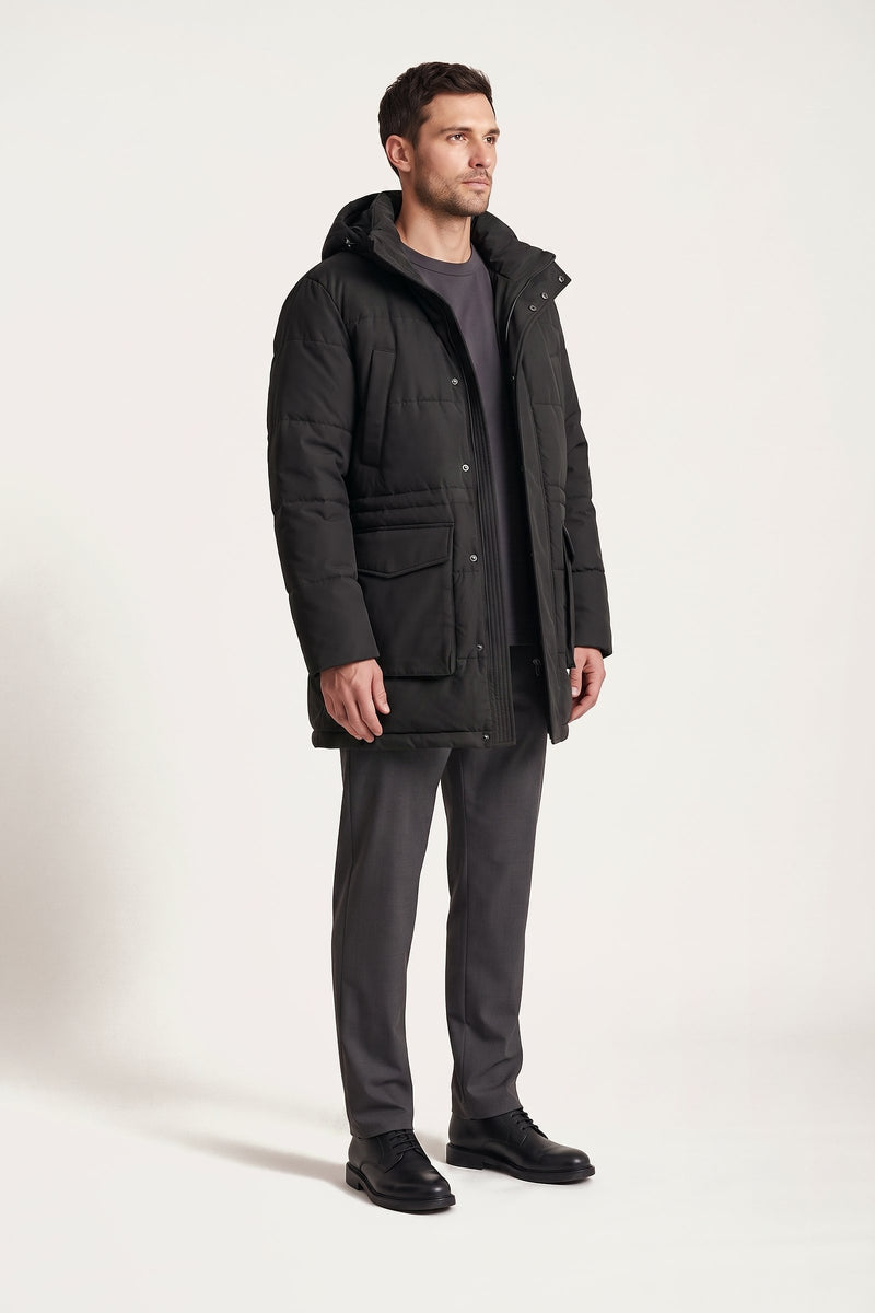 Gustav parka i svart — trekvartsvy på modell