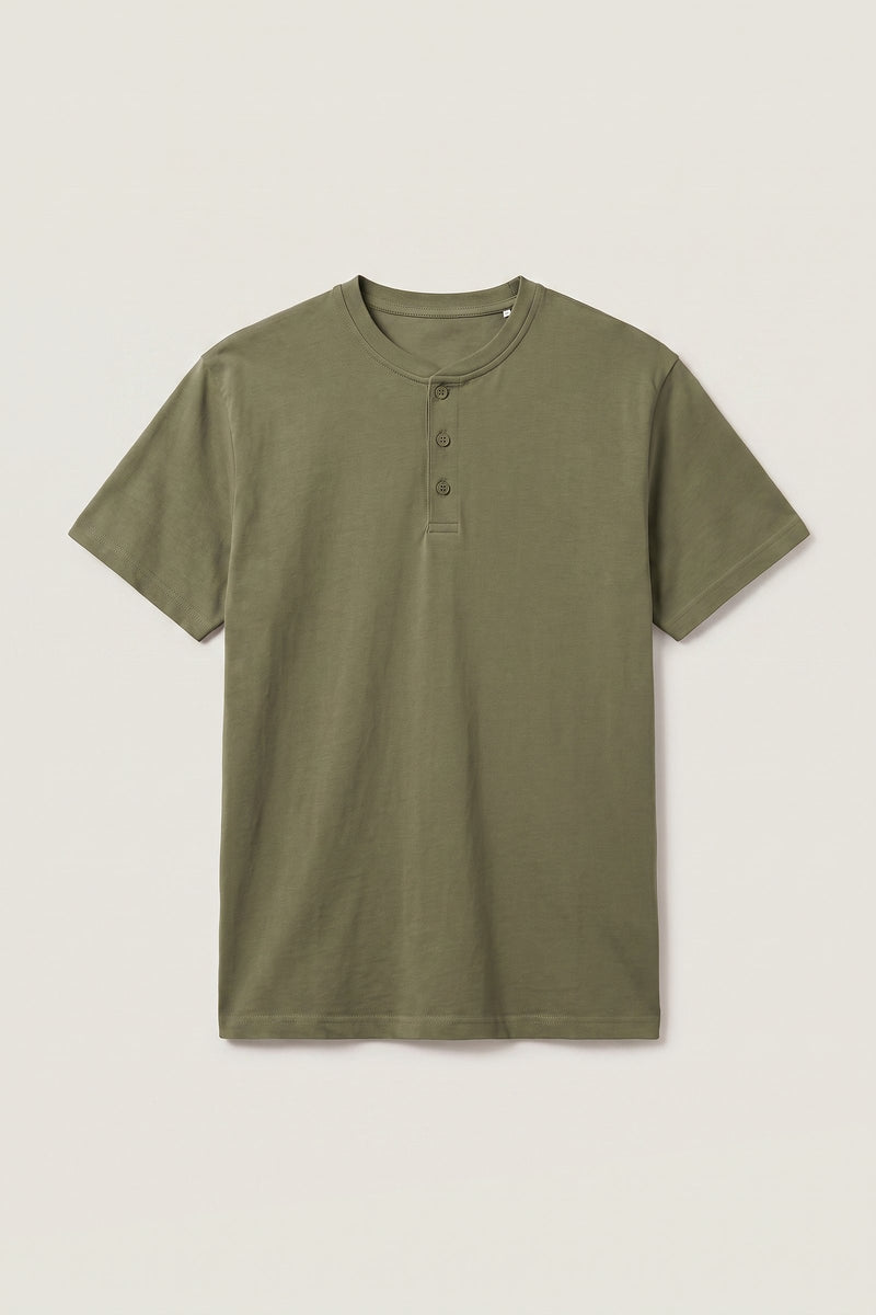 Kalle t-shirt i olivgrön — liggande produktbild