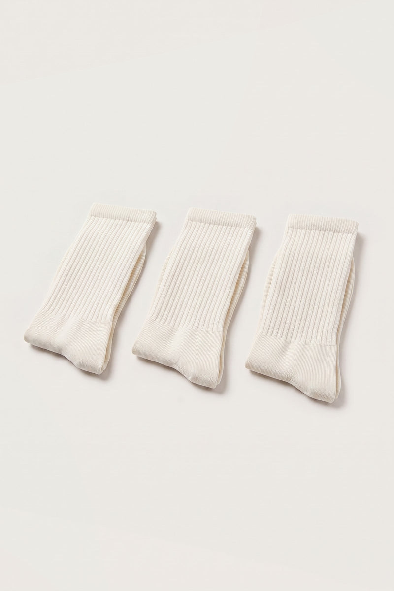 Wilmer-sukat off-white-sävyisenä — viistokuva